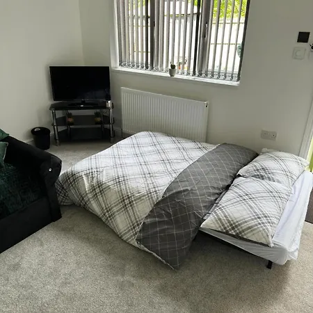 Shm Ensuite Great For Long Term & Short 15 Min Drive To Centre & Airport 5 Min Walk To Shops And Train Station 10 Mins To High Street Apartamento Birmingam