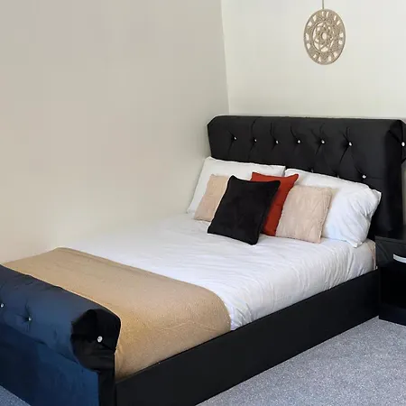 Apartamento Shm Ensuite Great For Long Term & Short 15 Min Drive To Centre & Airport 5 Min Walk To Shops And Train Station 10 Mins To High Street Birmingam